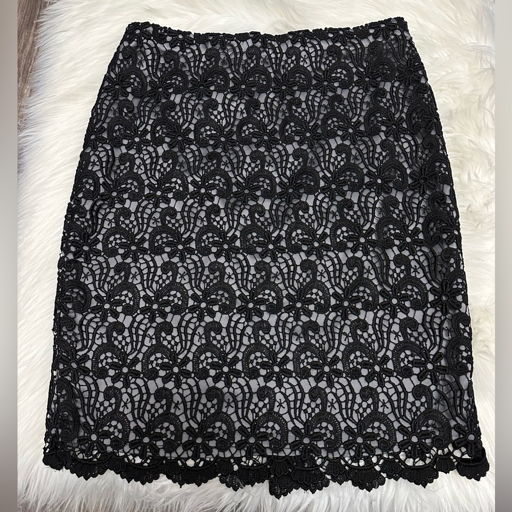 Ann Taylor Women’s Black Floral Lace Skirt Size 6